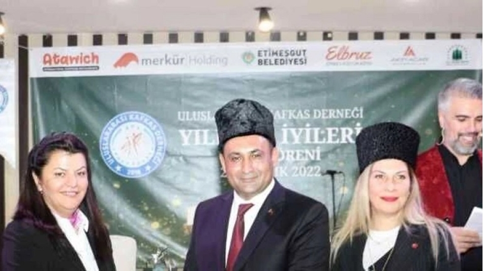 Çerkeslerden Başkan Yılmaz’a ’Yılın En Başarılı Belediye Başkanı’ ödülü