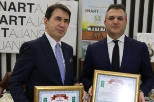 Cem Küçük ve Fuat Uğur’a “En iyi Gazeteci ve Programcı” ödülü