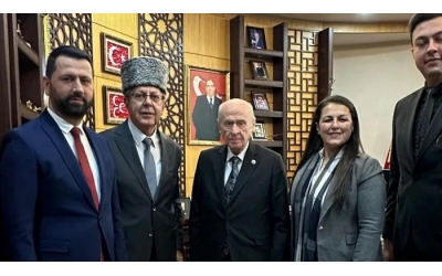 Bahçeli'ye Çerkes Kılıcı Şaşka Takdim Edildi: Oğuz Berk'ten 'Terörsüz Türkiye' Vurgusu